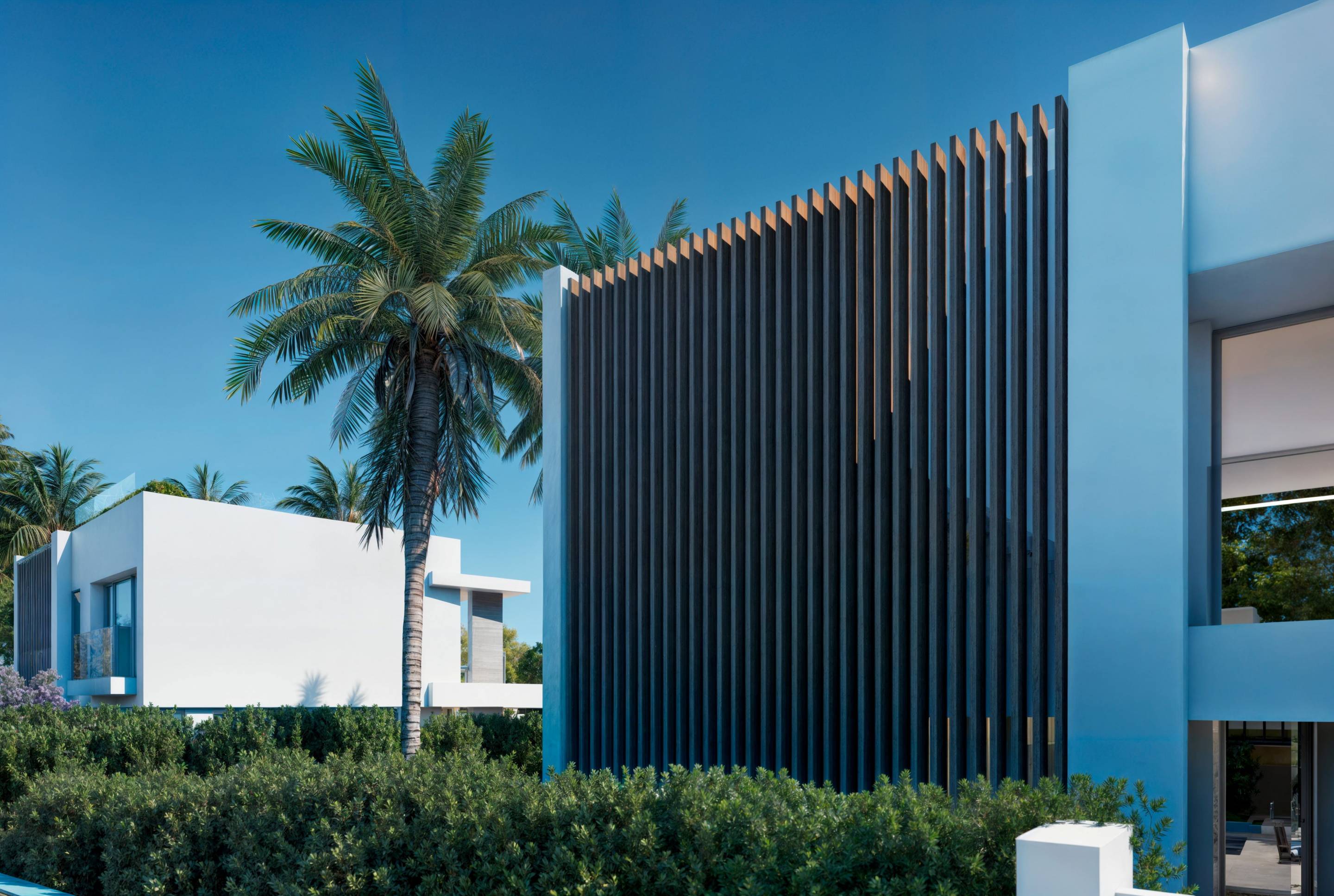 Front facade of 5-bedroom new-build villa in Estepona