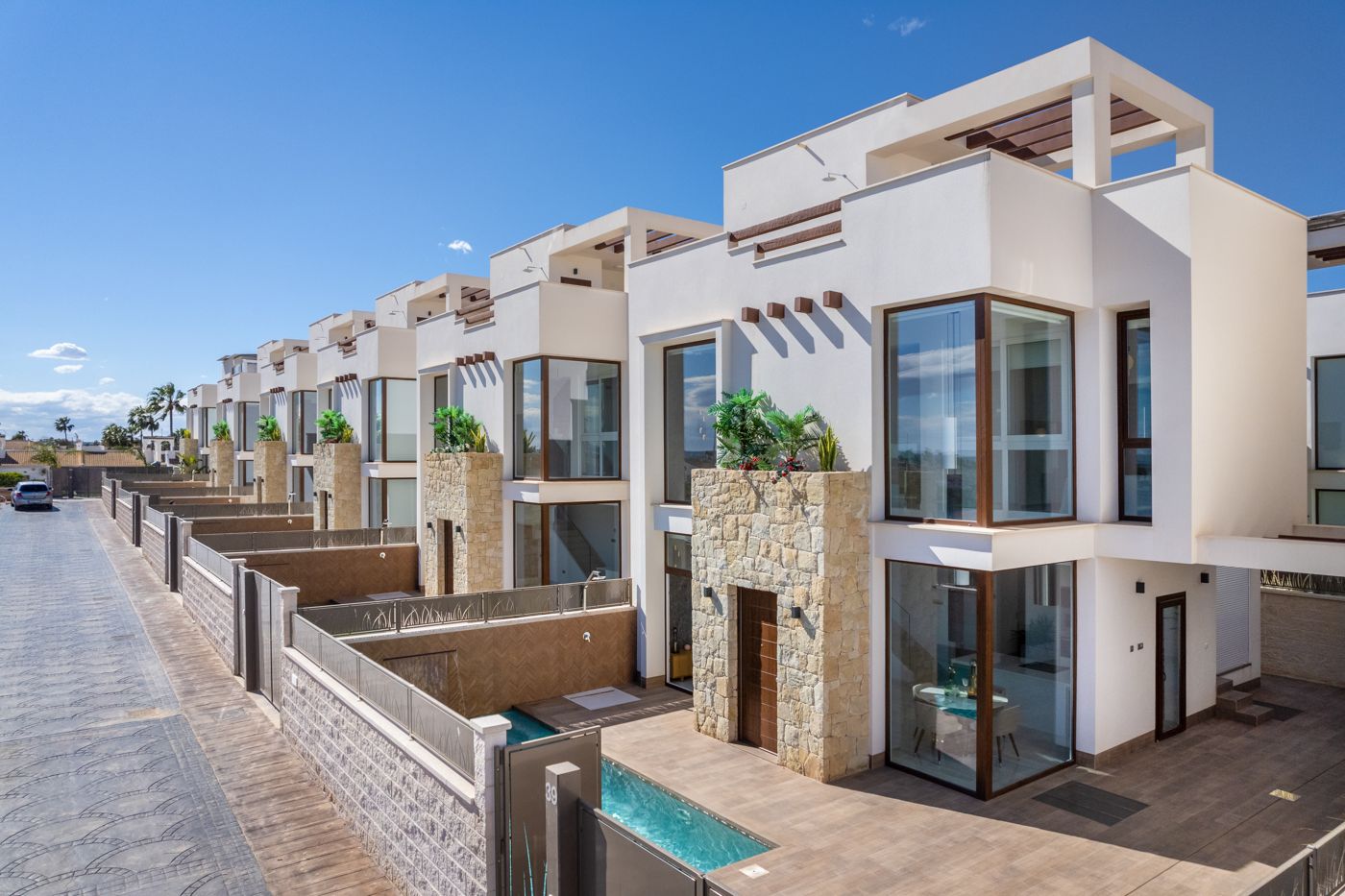 Villa for sale in Ciudad Quesada, Rojales - exterior front view of new-build villa with plot