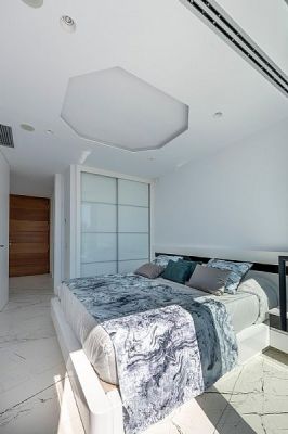 Hallway and staircase in 4-bedroom villa, Manzanera