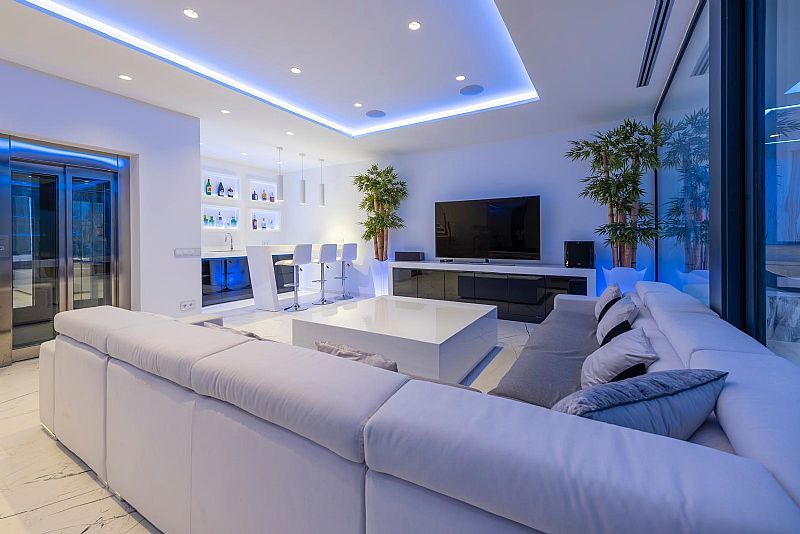 Living room with floor-to-ceiling glazing, Manzanera villa