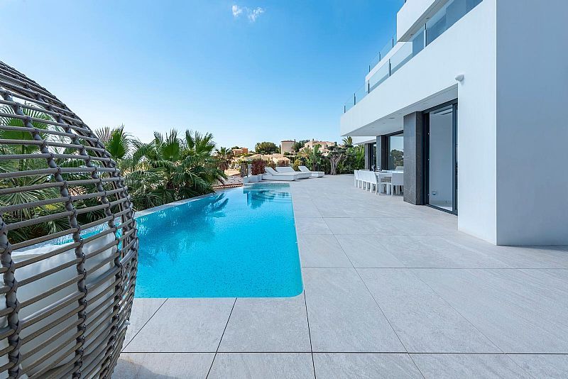 Roof terrace railing detail, new-build solarium villa, Manzanera