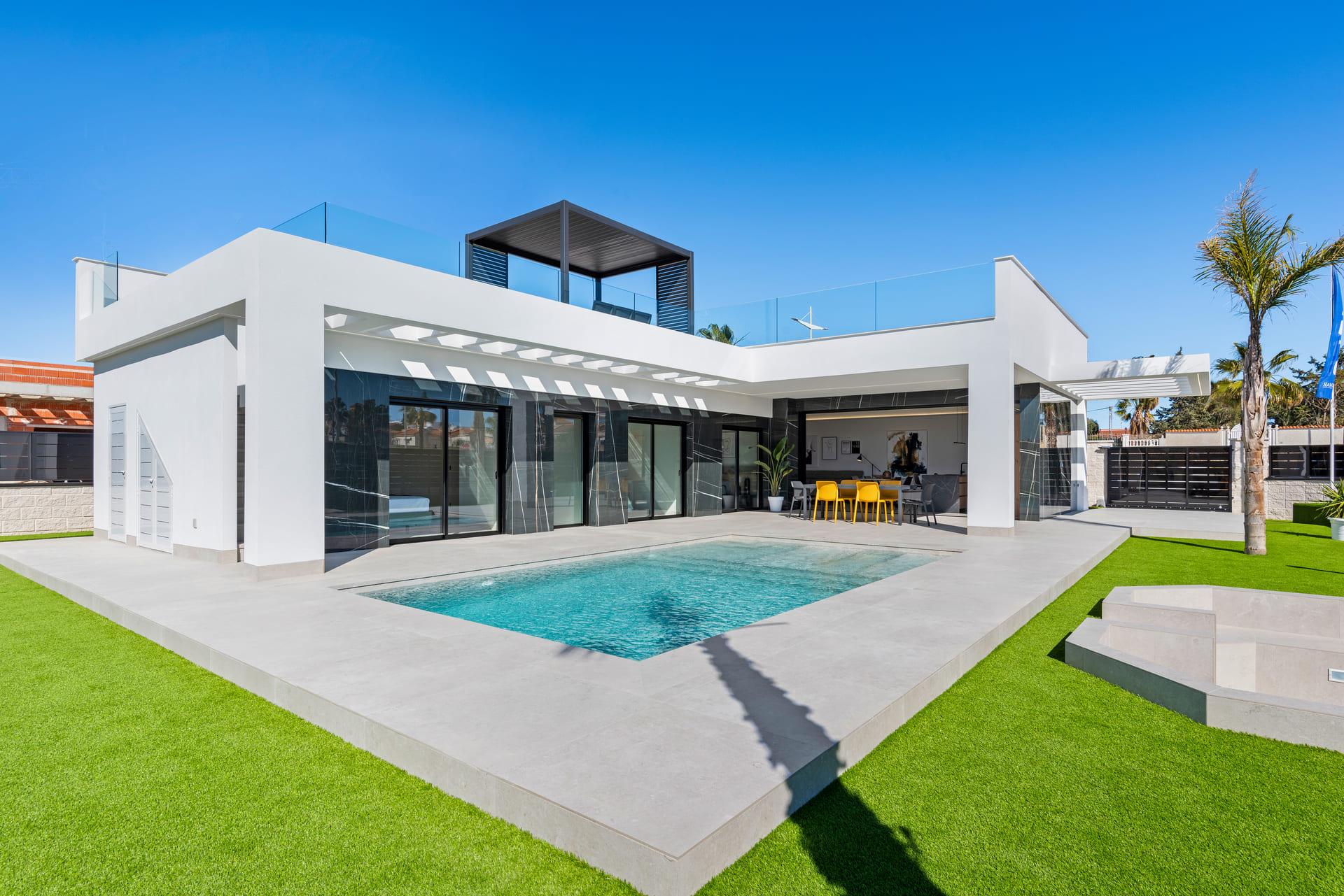 Villa for sale in Comunidad Valenciana, Algorfa - exterior view of new-build property with plot