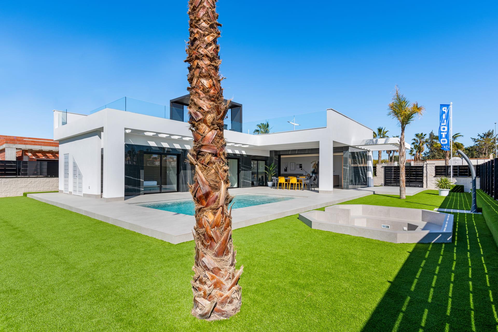 Side elevation of new-build villa showing plot boundary, Algorfa