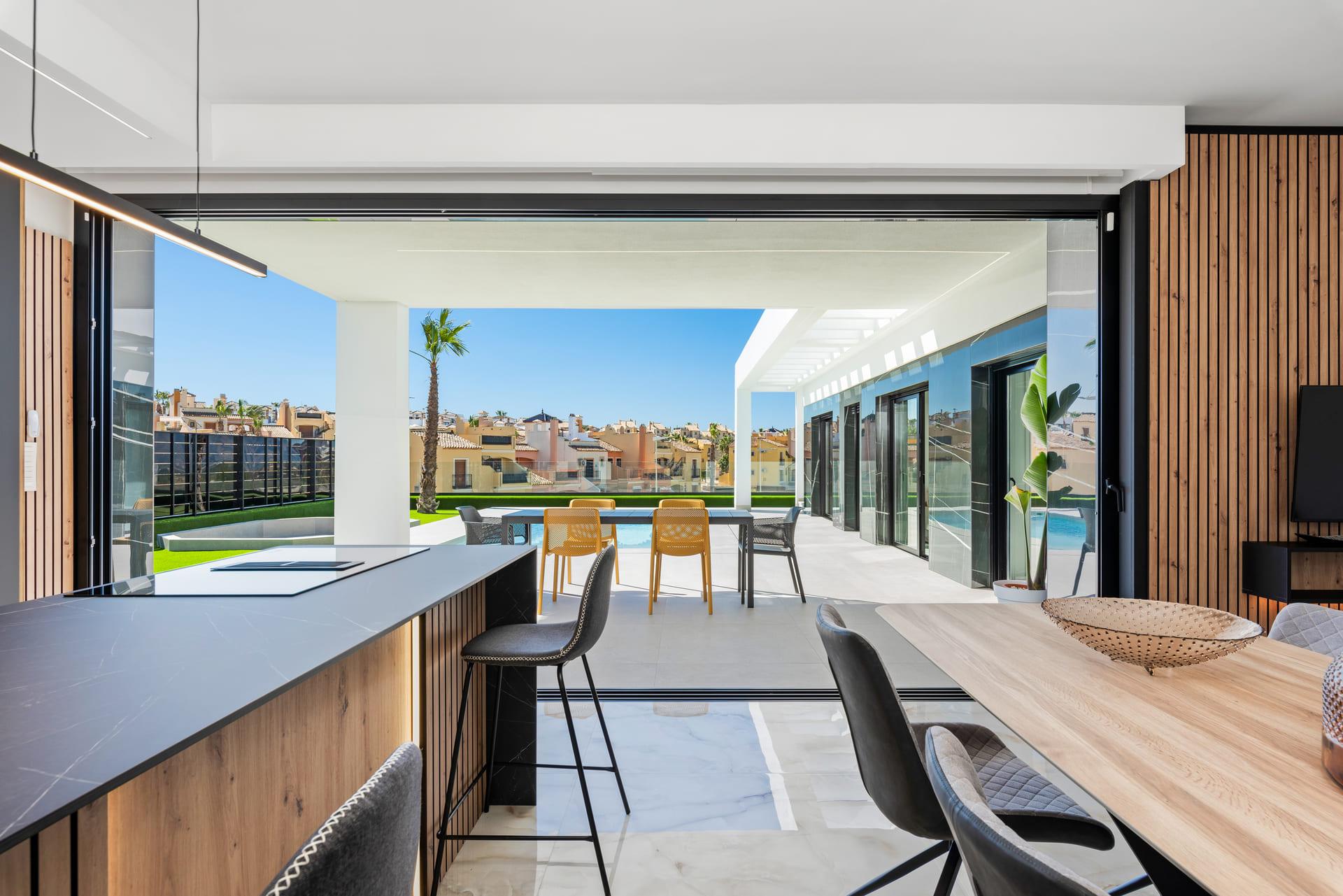 Plot size and garden potential at new-build villa, Algorfa