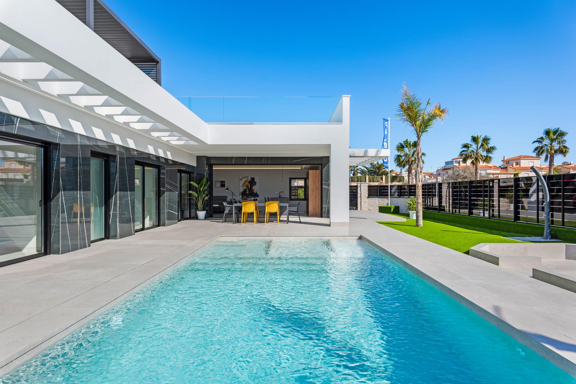 Open-plan living and dining area in 3-bedroom villa, Algorfa