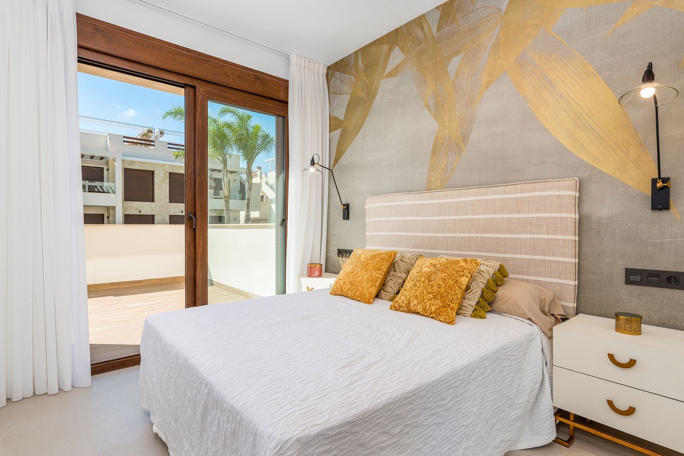 Kitchen and dining open plan in 2-bedroom apartment, Los Balcones, Torrevieja