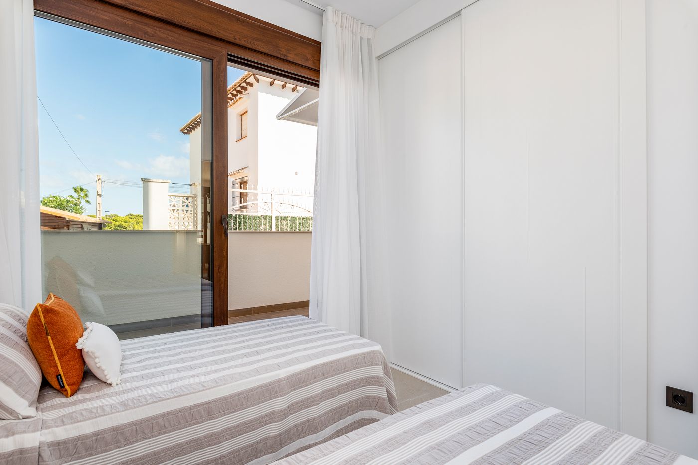 Entrance door and hallway of 2-bedroom apartment, Los Balcones, Torrevieja