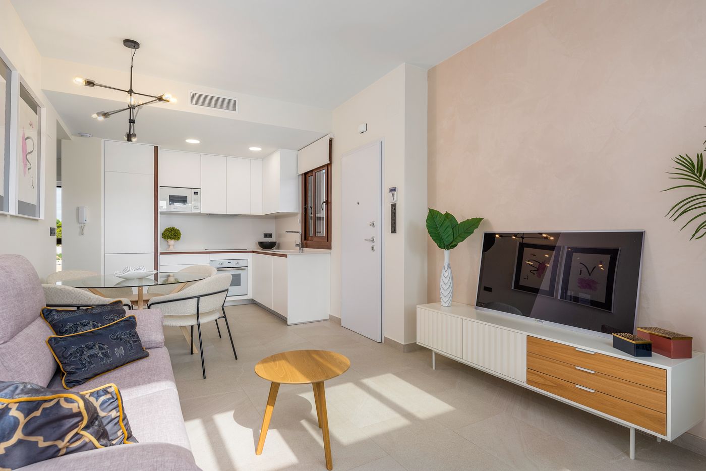 Main bedroom with window in 2-bedroom apartment, Los Balcones, Torrevieja