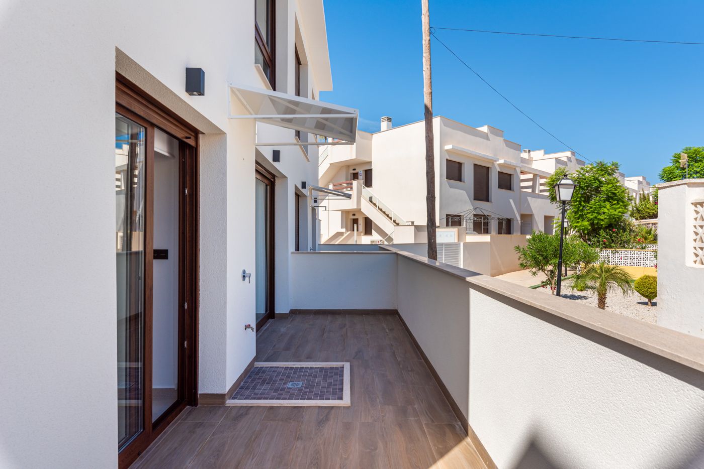 Private outdoor space adjacent to ground-floor apartment, Los Balcones