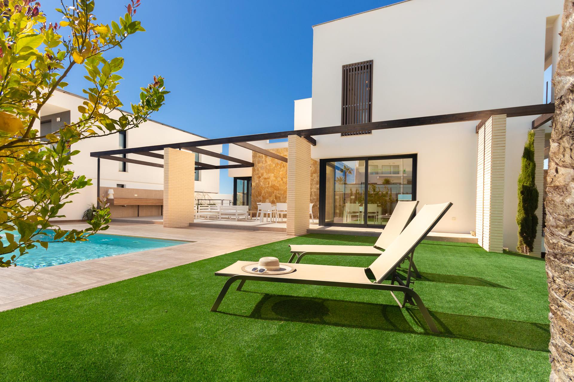 Garden boundary and fencing on 500m2 plot, Campoamor villa