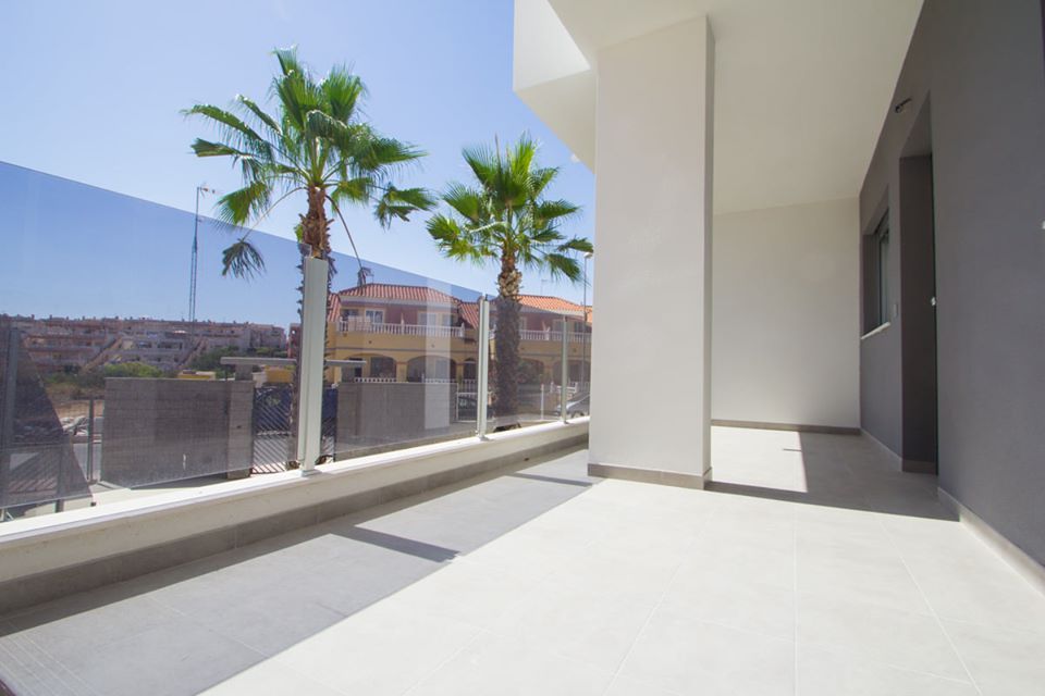 Entrance of the apartment in Las Filipinas, Orihuela Costa (view 36)