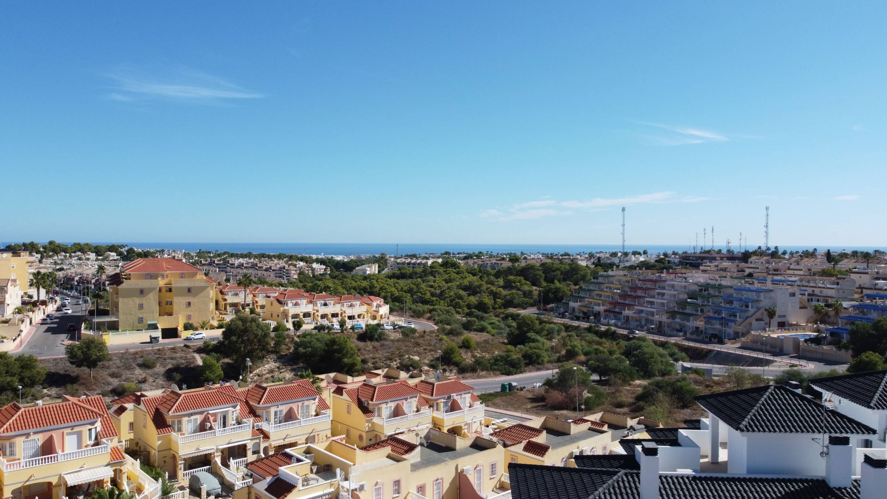 Complex grounds of the penthouse in Las Filipinas, Orihuela Costa