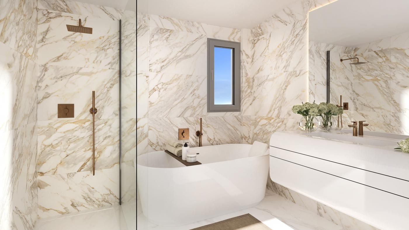 Second bathroom in 4-bedroom penthouse, 1ª Línea de Playa, Benalmádena