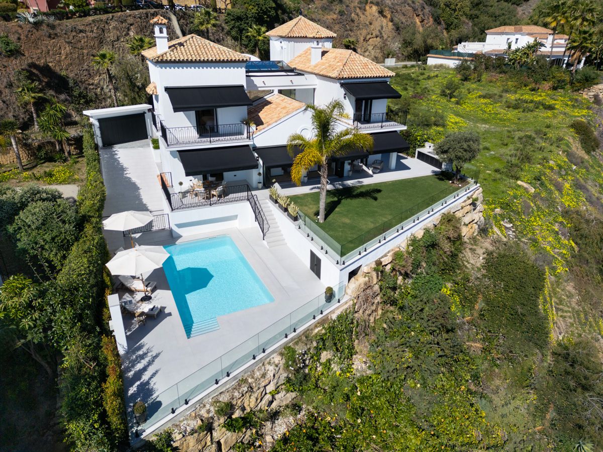 Villa for sale in La Zagaleta, Benahavis - exterior view of new-build villa with plot