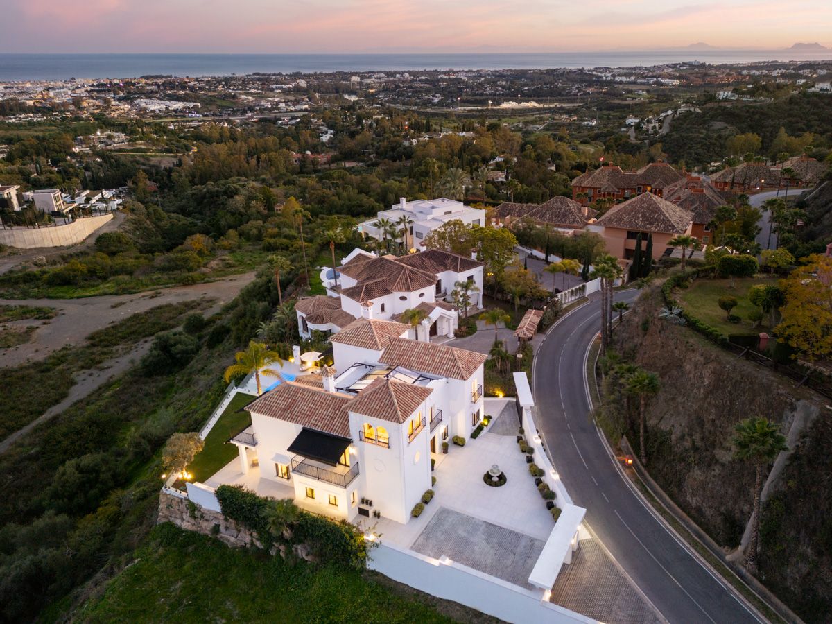 Garden and plot view in new-build villa, La Zagaleta, Benahavis