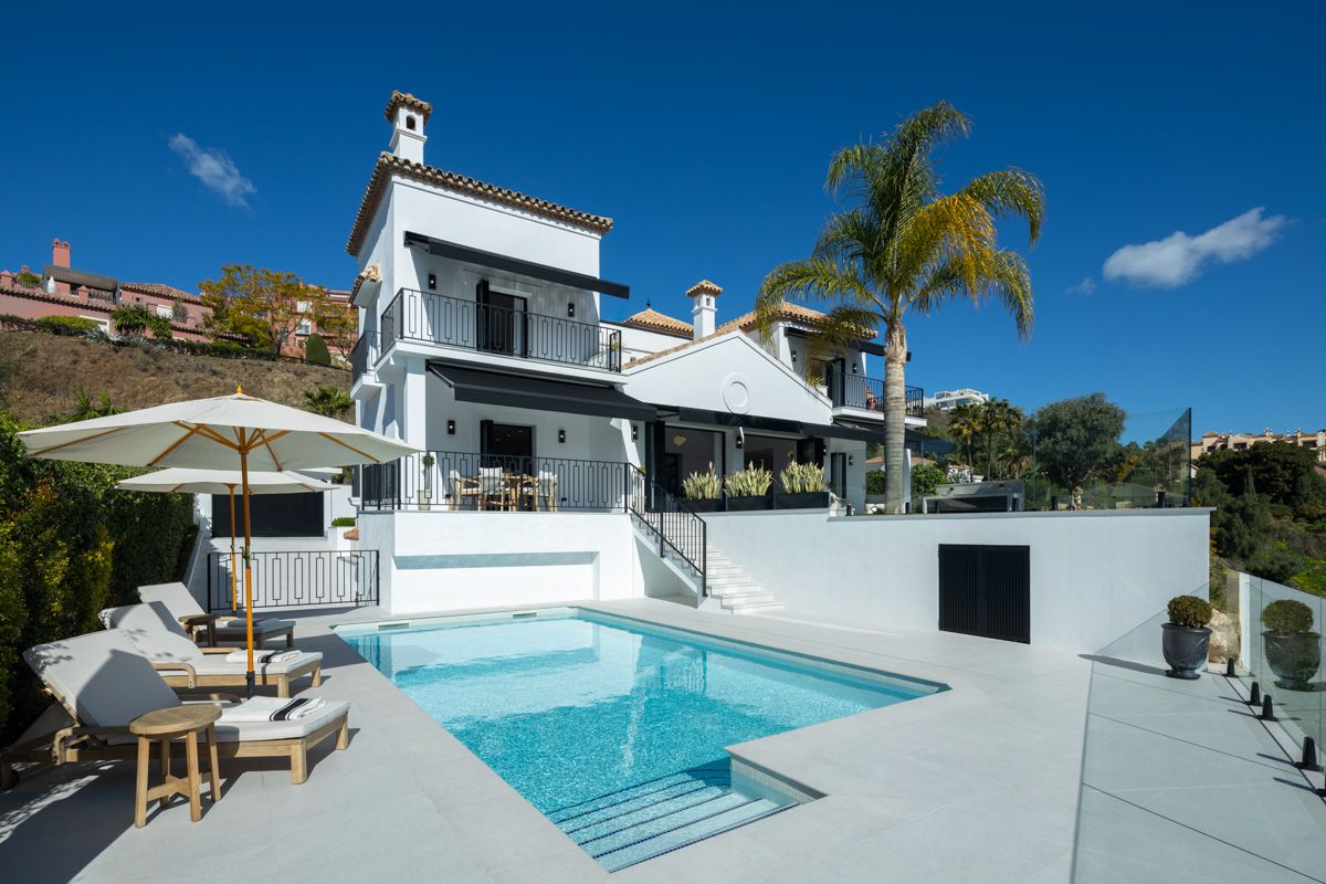Pool area in new-build villa on 1,103m2 plot, La Zagaleta