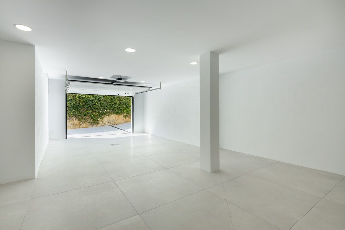 Second bedroom in new-build villa, La Zagaleta, Benahavis