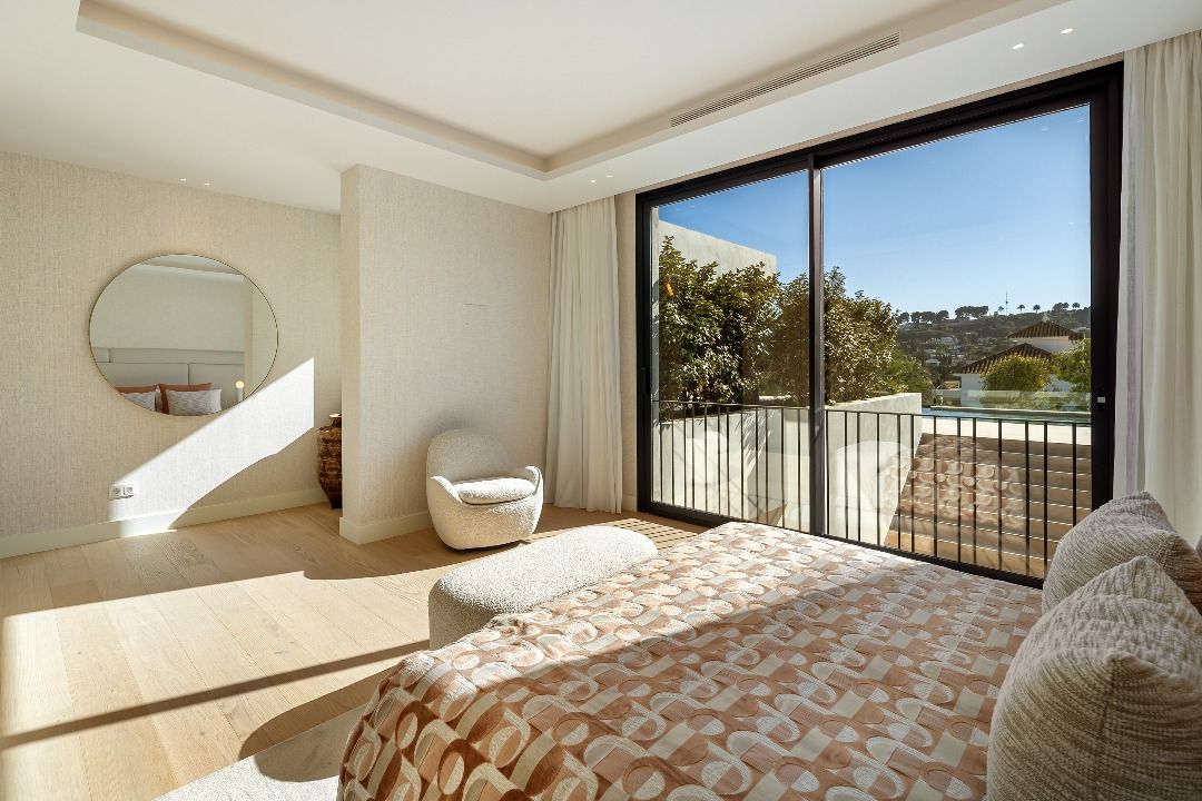 Upper landing in 6-bedroom new-build villa, Aloha