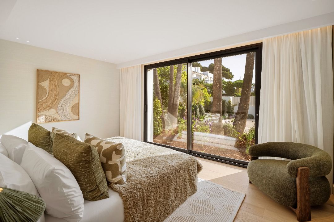 Floor-to-ceiling glazing in living area, new-build villa, Aloha