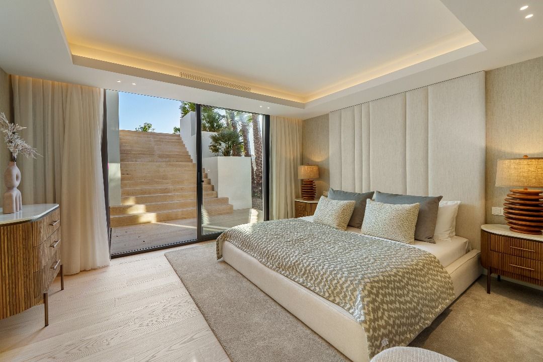 Lower ground floor room in 6-bedroom villa, Aloha