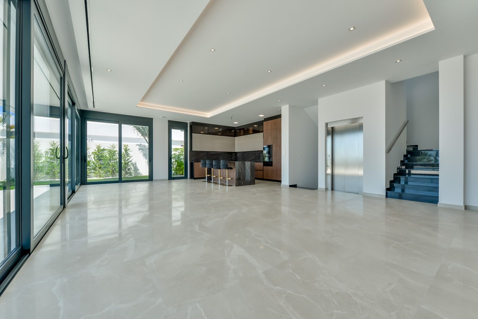 Outdoor area with views from villa in Sierra Cortina, Finestrat