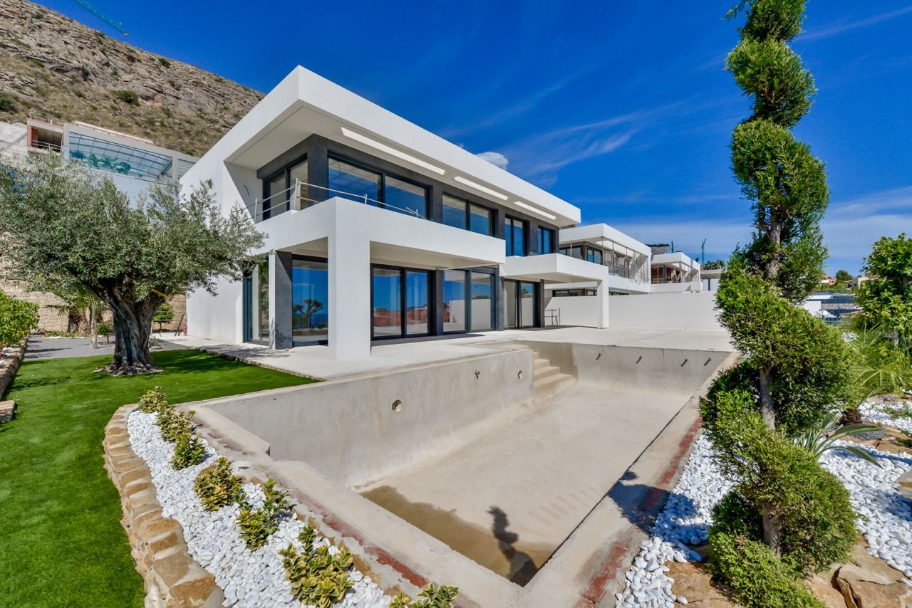 Plot boundary and garden of new-build villa, Sierra Cortina, Finestrat