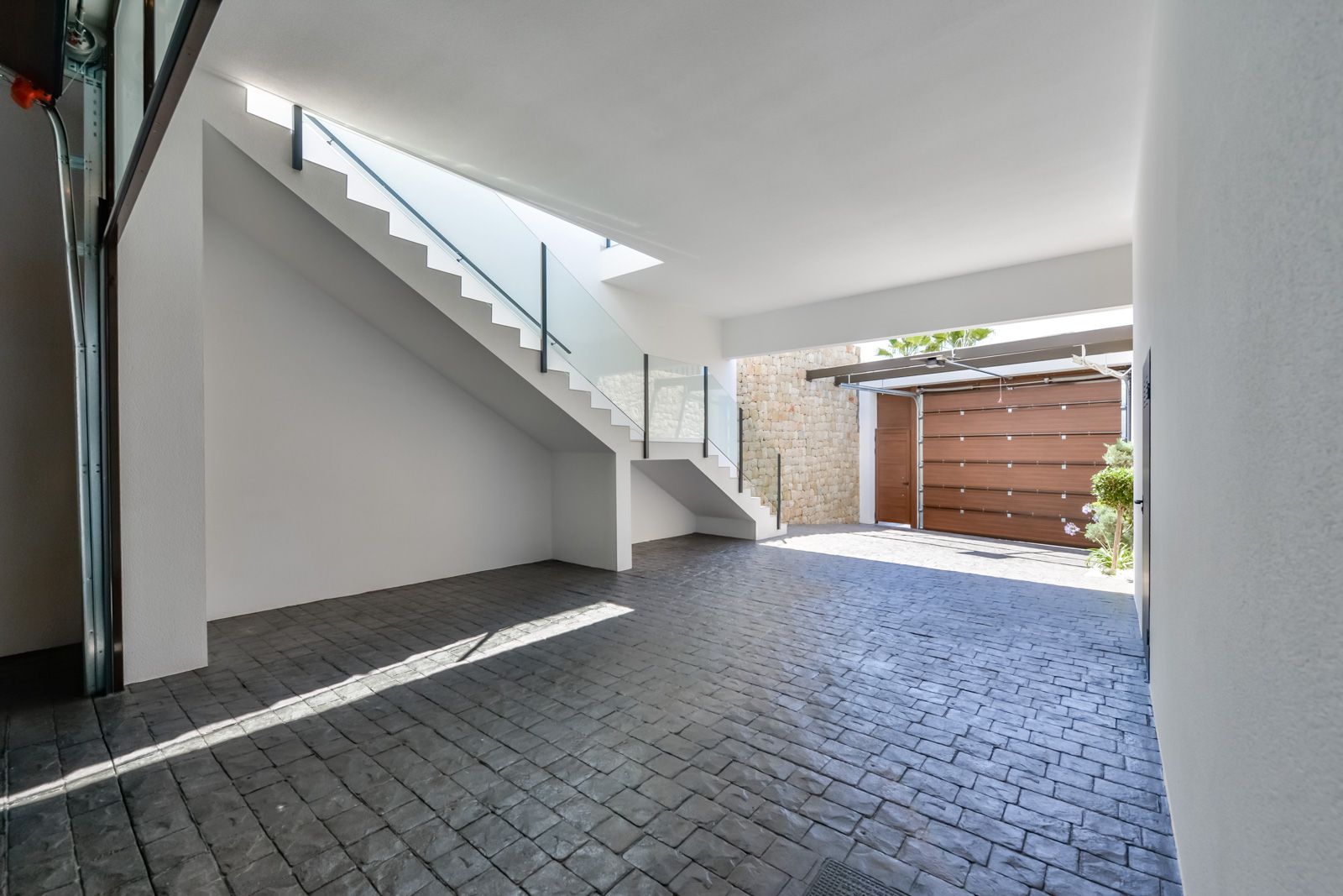 Garden and outdoor area of new-build villa plot in Sierra Cortina, Finestrat