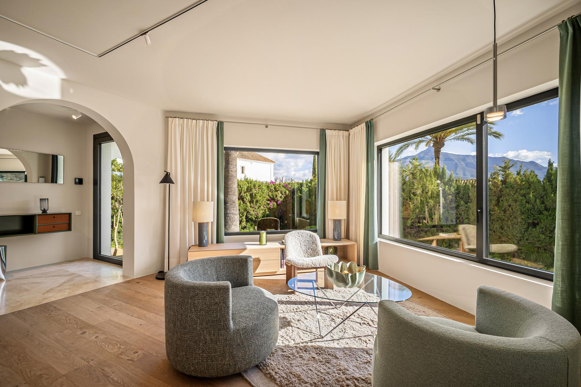 Kitchen island and worktops in new-build villa, Puerto Banús
