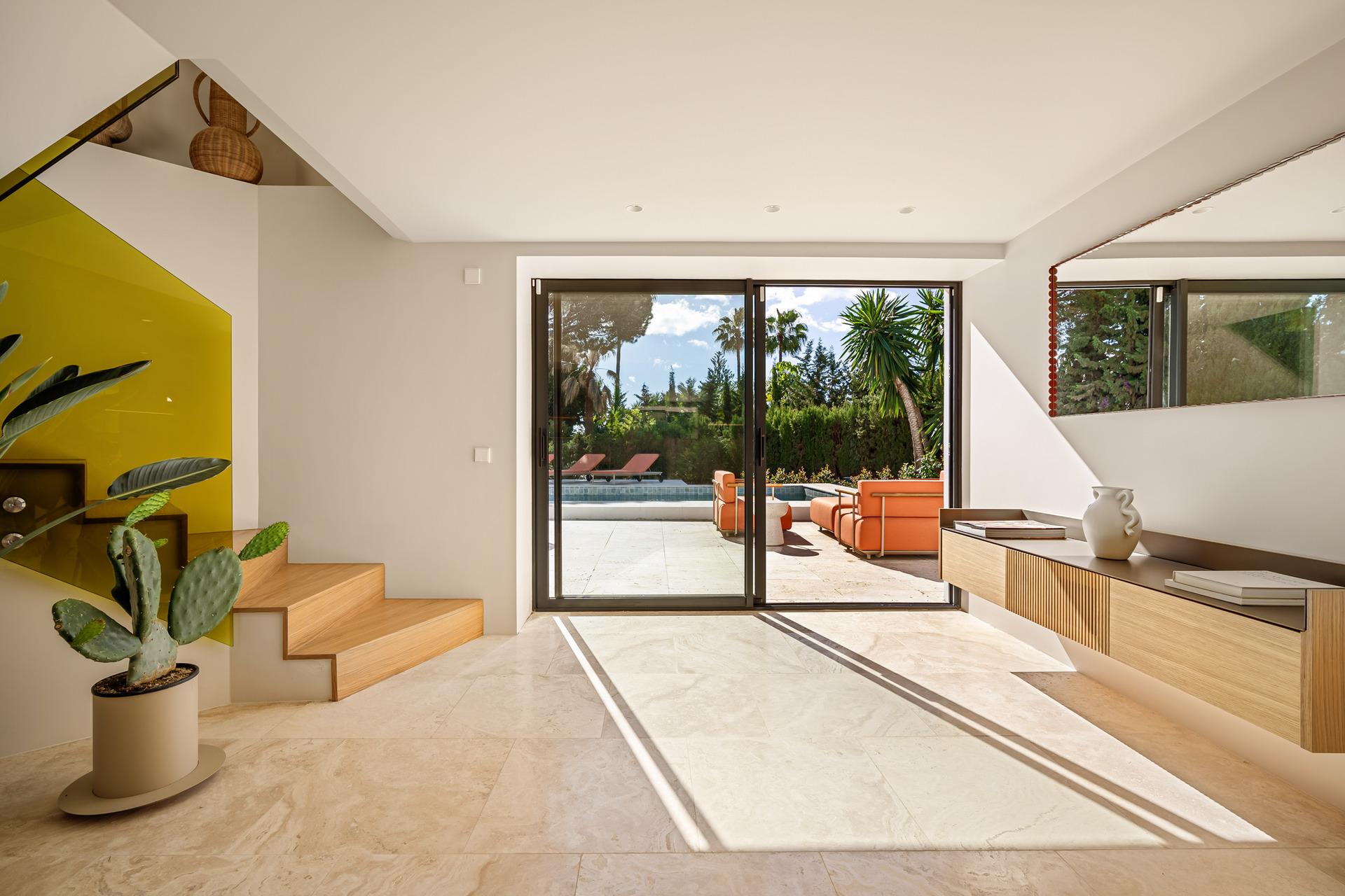 Bathroom with fitted units in 4-bedroom villa, Puerto Banús