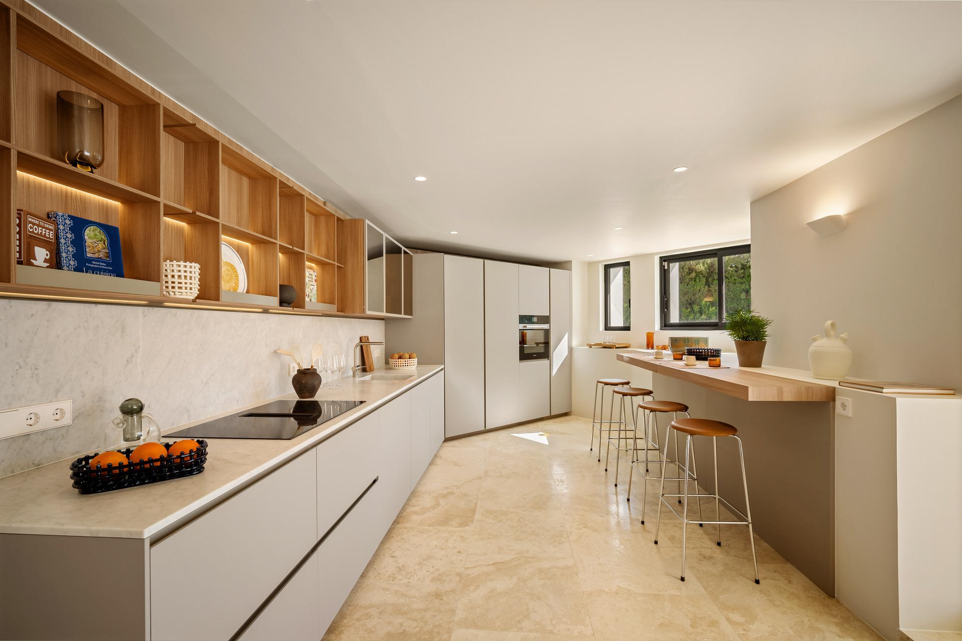 View from upstairs of plot and surroundings, Puerto Banús villa