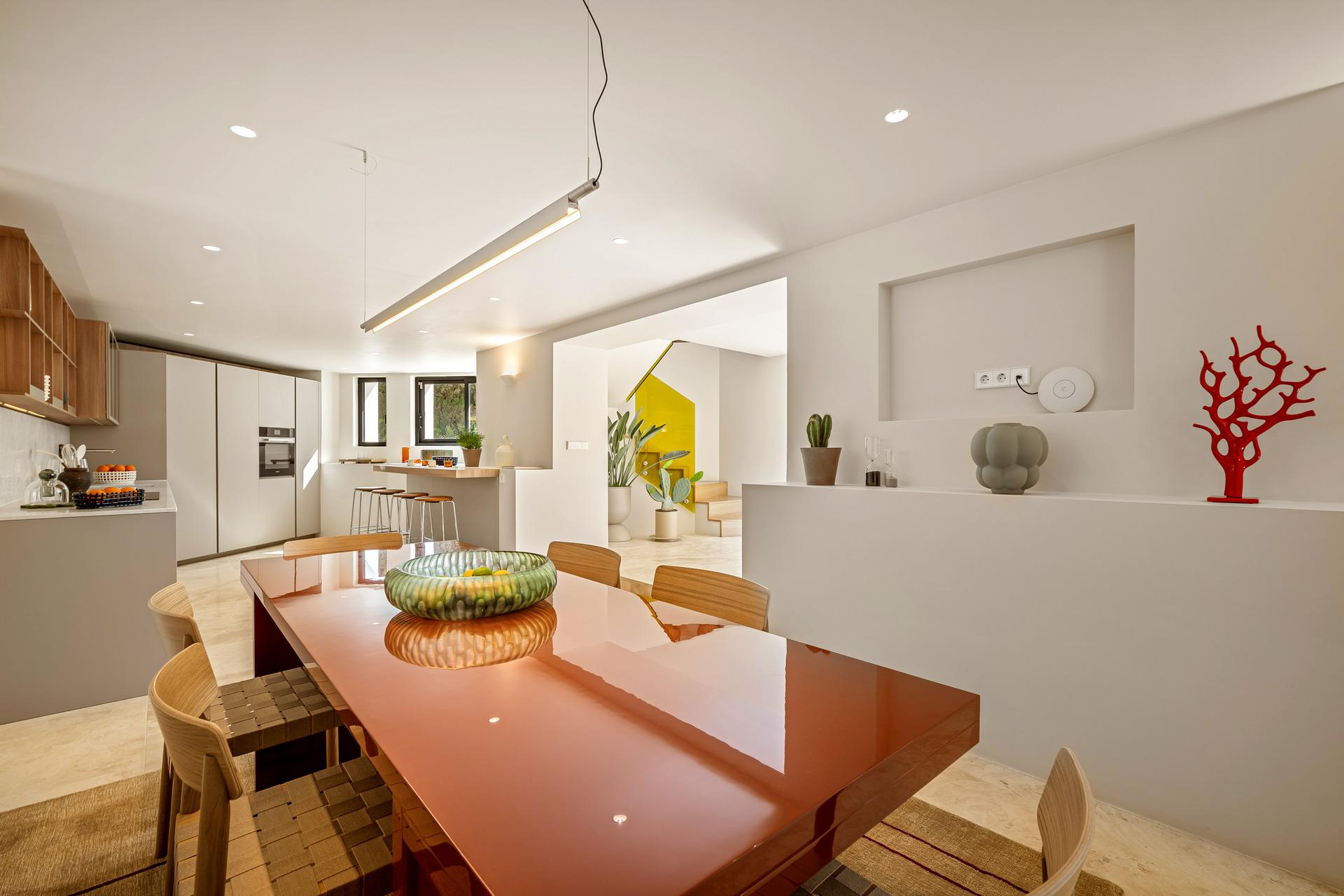 Side elevation of 4-bedroom villa on 1,006m2 plot, Puerto Banús