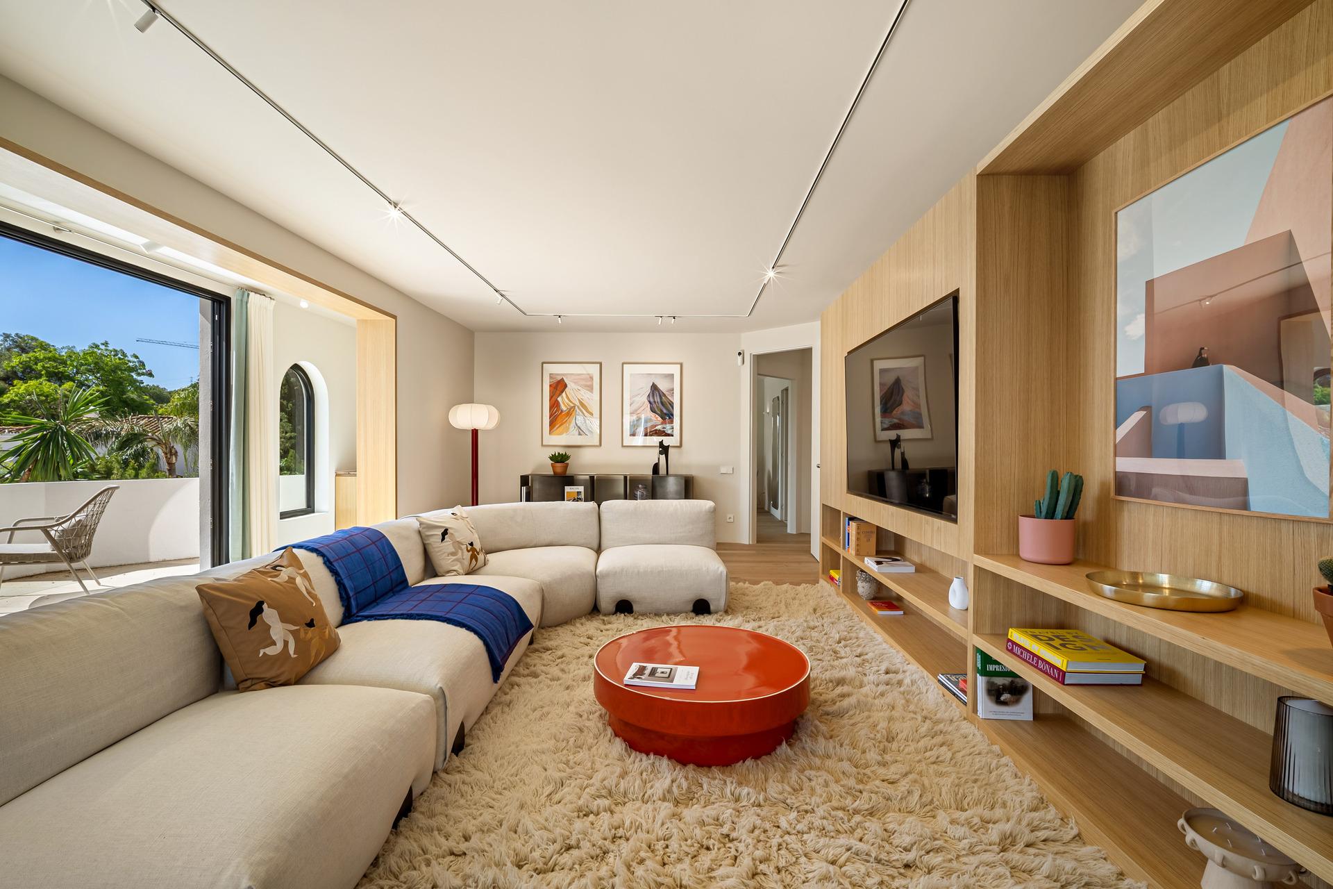 Interior staircase in 4-bedroom new-build villa, Puerto Banús