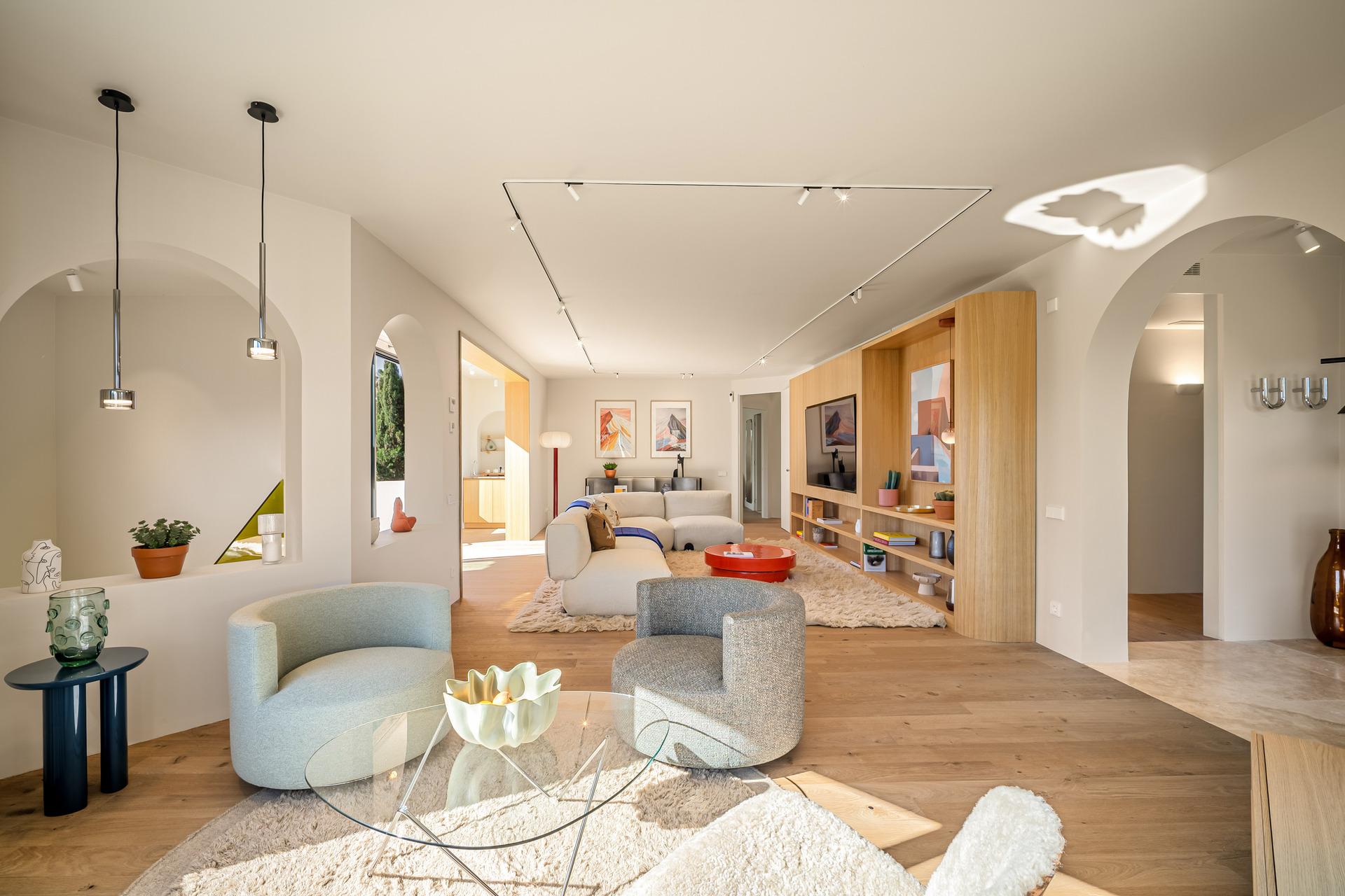 Upper terrace with views, new-build villa in Puerto Banús