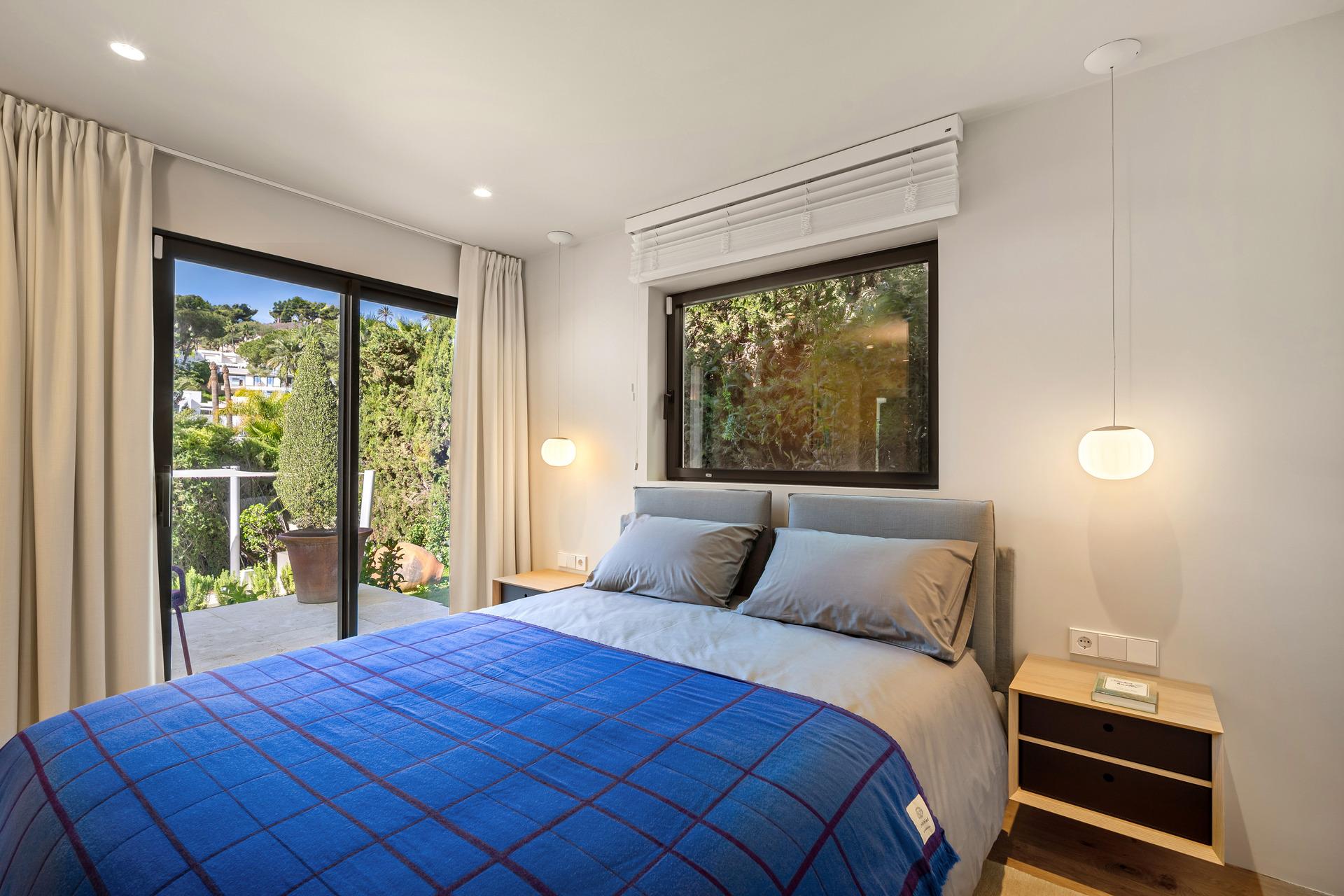 Open living and dining space in 4-bedroom villa, Puerto Banús