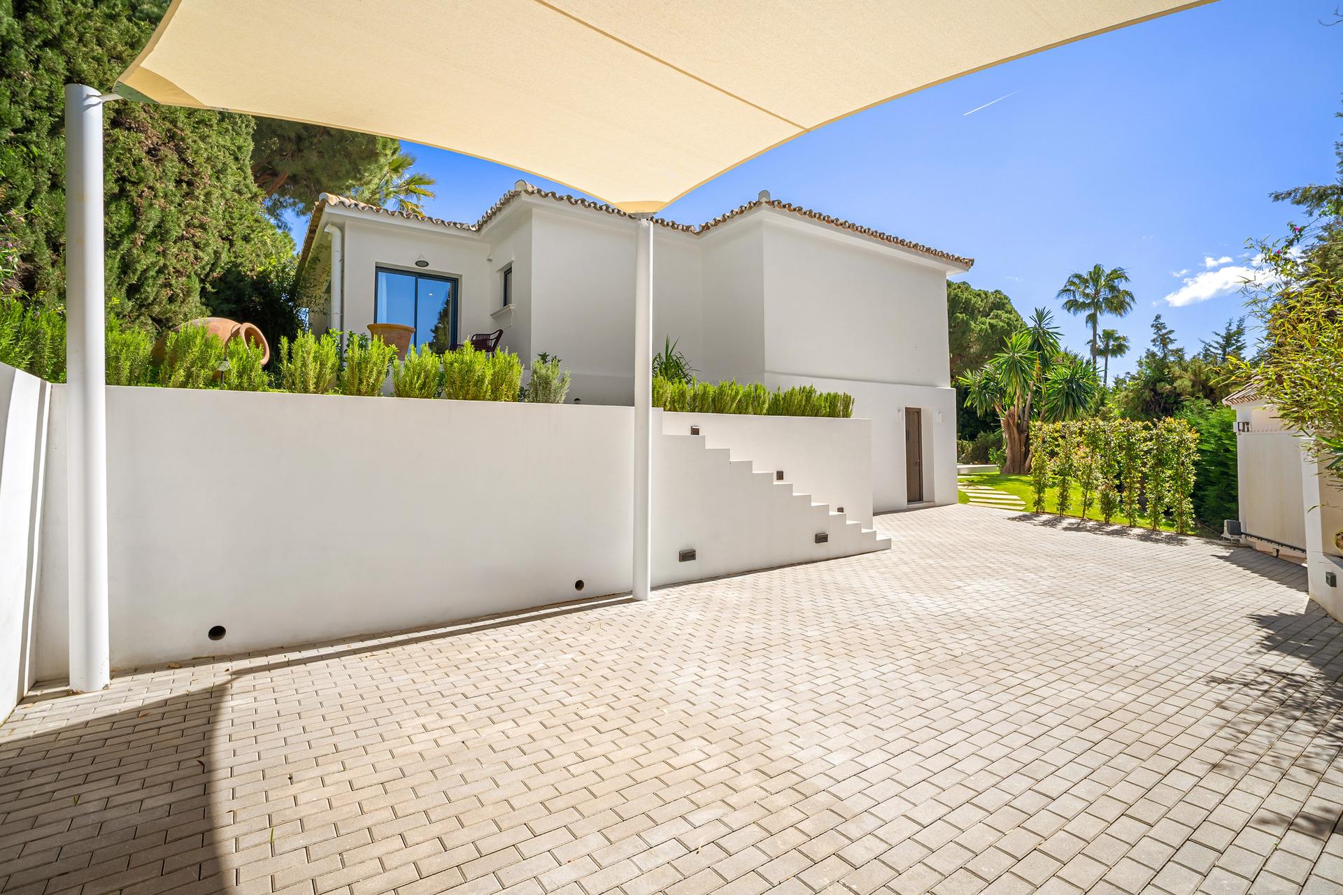 Bathroom tiles and fittings in new-build villa, Puerto Banús