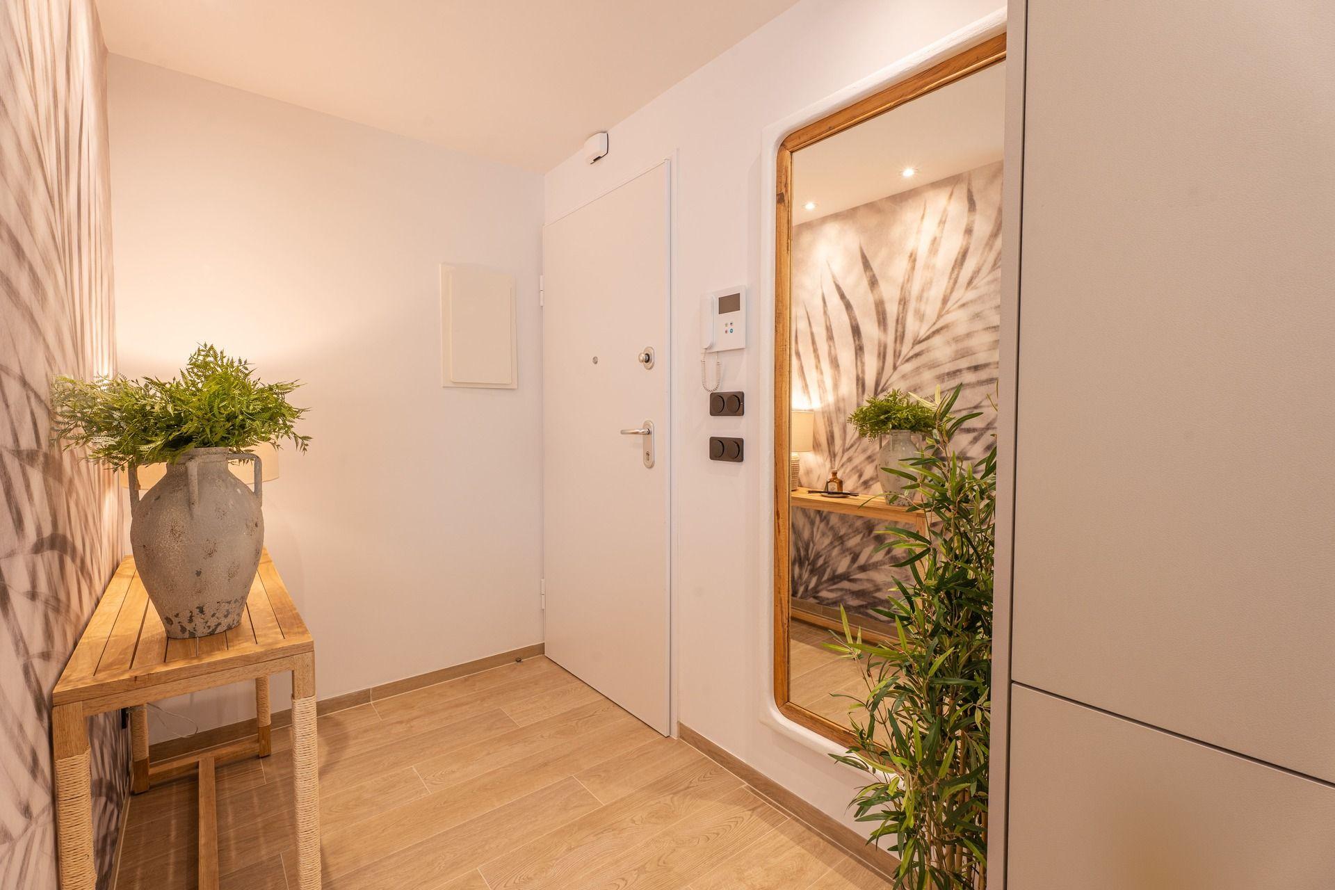 Internal door and finish in new-build apartment, Algorfa