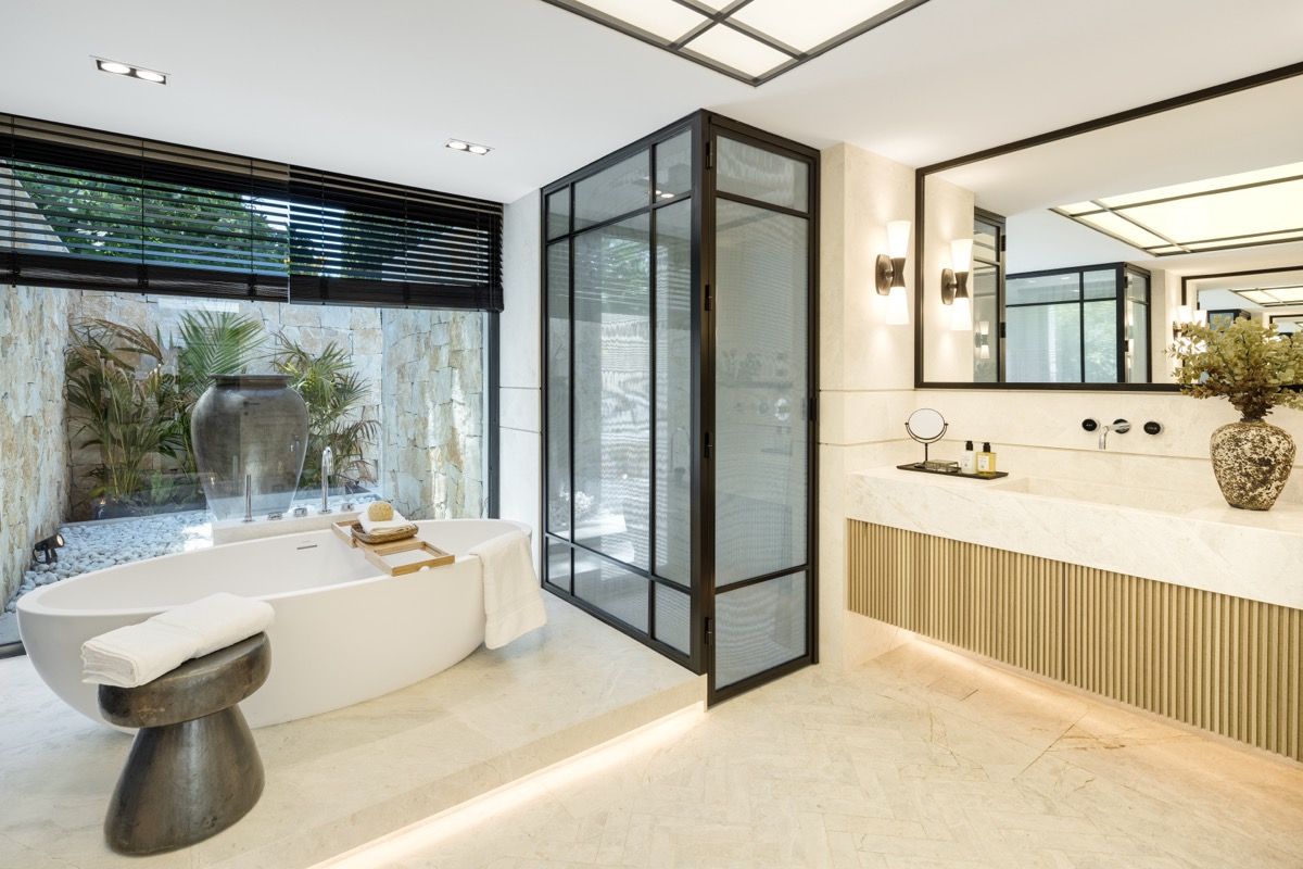 Third bedroom in 7-bedroom villa, Puerto Banús, Marbella