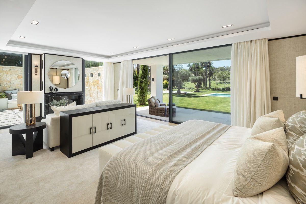 Roof terrace of new-build villa in Puerto Banús, Marbella