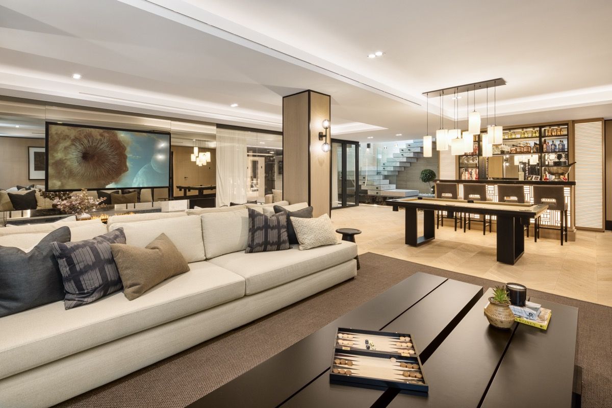 Covered outdoor dining area in new-build villa, Puerto Banús