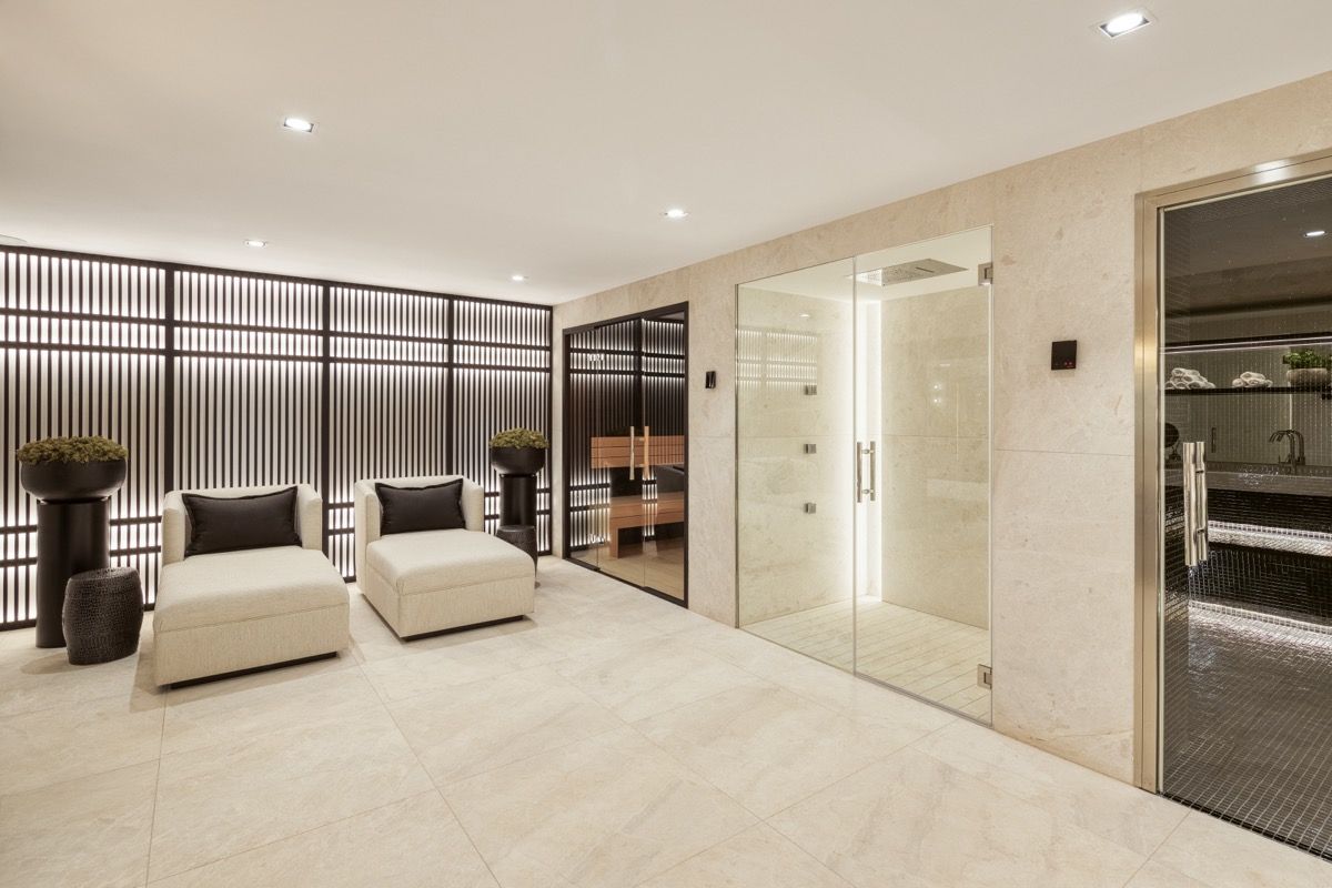 Side elevation and garden of new-build villa in Puerto Banús