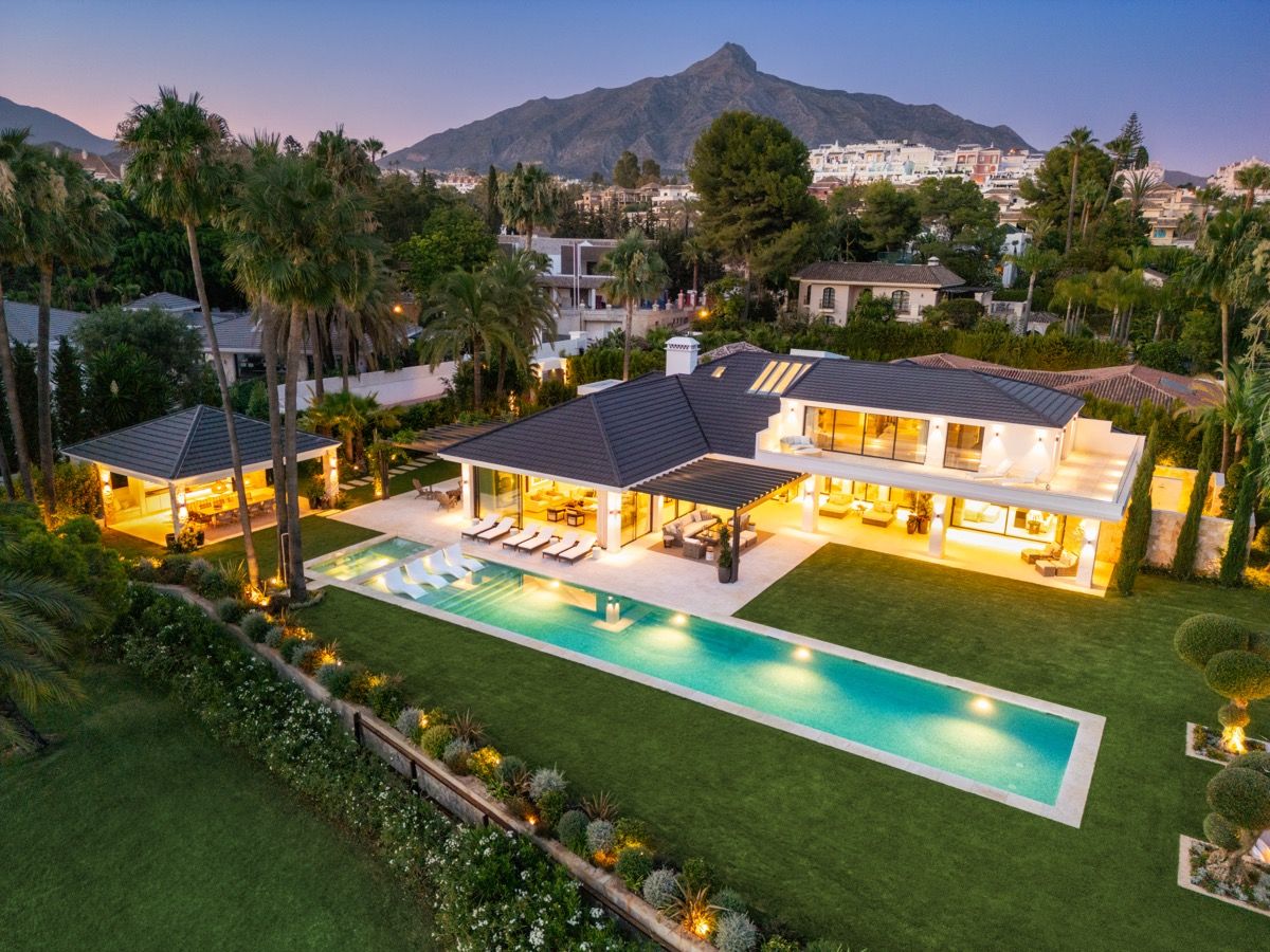 Main entrance and driveway of new-build villa in Puerto Banús