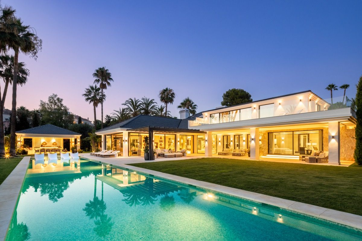 Sixth bedroom in 7-bedroom new-build villa, Puerto Banús, Marbella