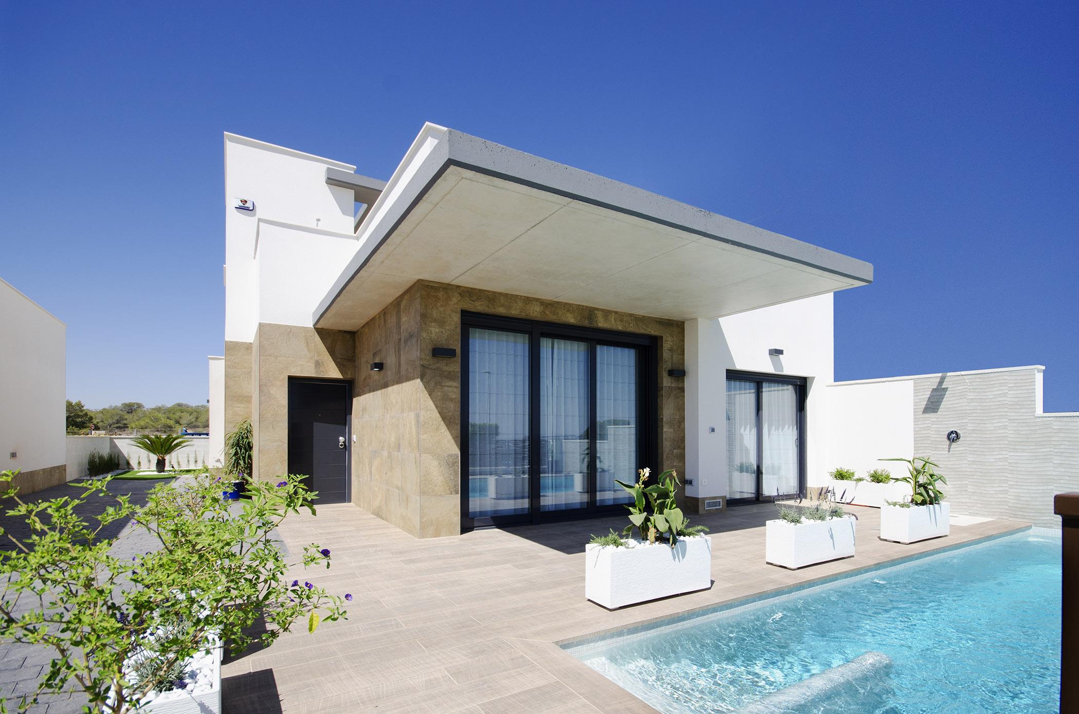 En-suite bathroom in 4-bedroom new-build villa, Bellavista