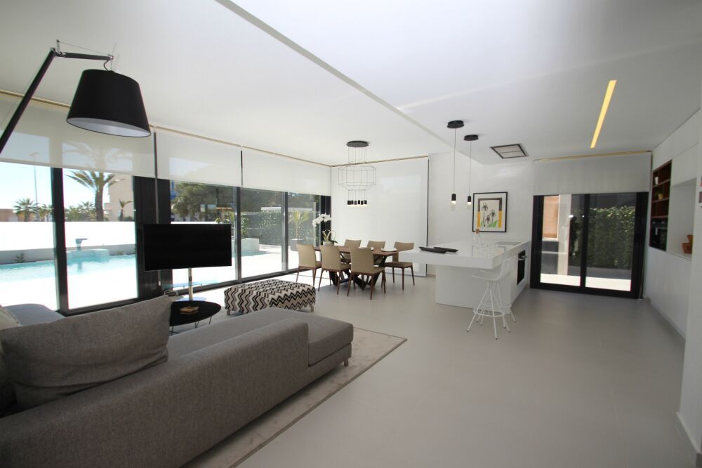 Entrance and driveway with 2 parking spaces, new-build villa, Bellavista