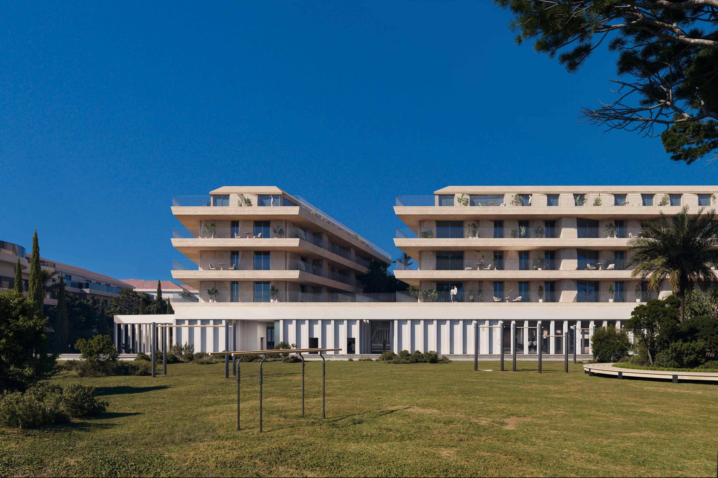 Pool area and gardens of development in Puerto de la Duquesa