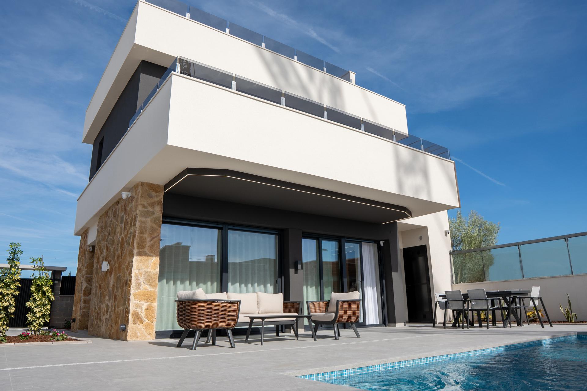 Completed exterior of 3-bedroom new-build villa in Lo Marabú, Rojales