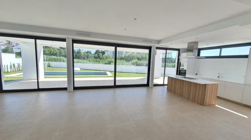 Dining area in 4-bedroom new-build villa, El Castillo, Manilva