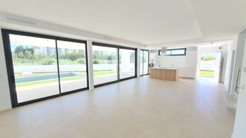 Third bedroom in new-build villa, El Castillo, Manilva