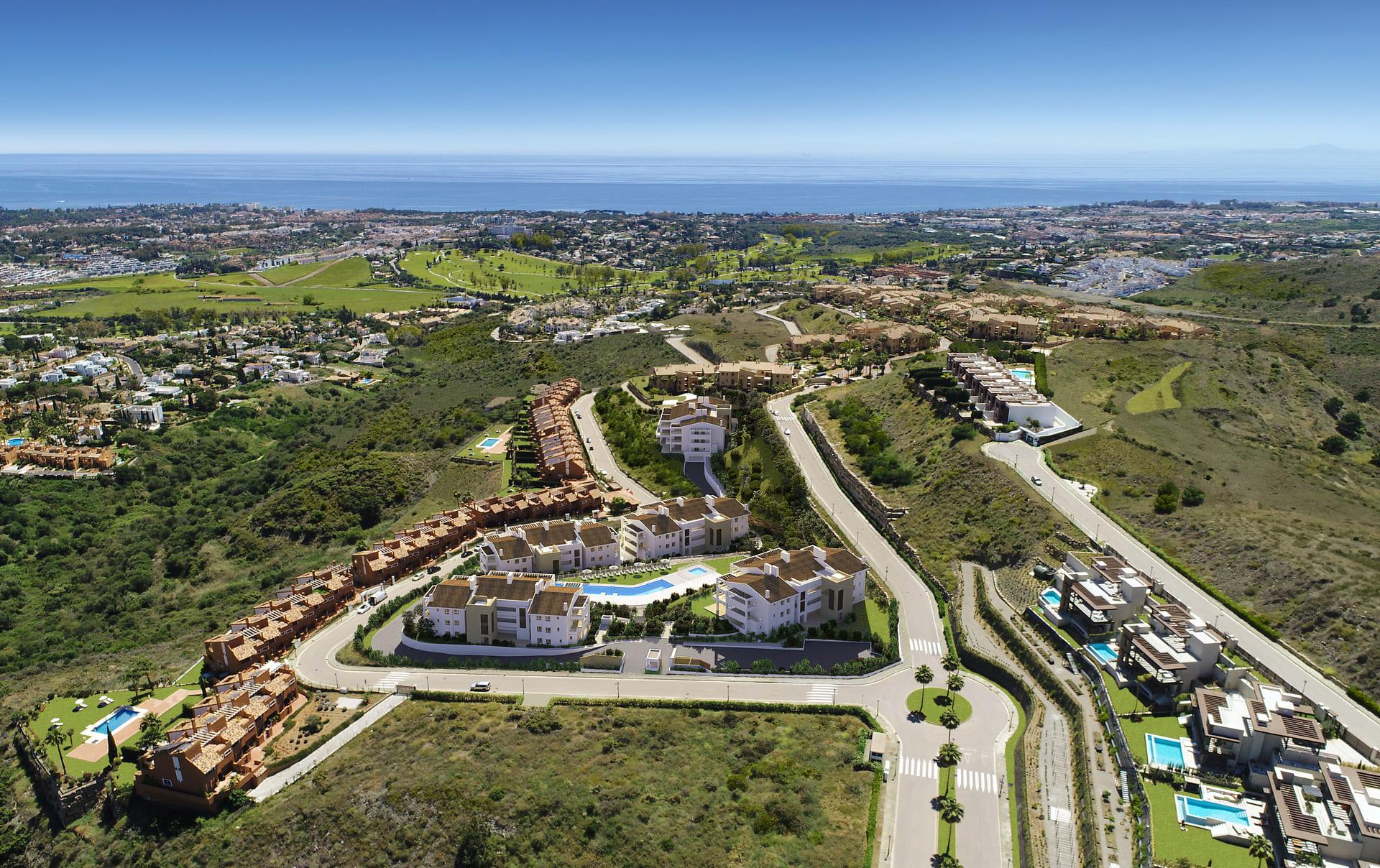 Open-plan kitchen and dining area in 3-bedroom apartment, El Paraíso, Benahavis