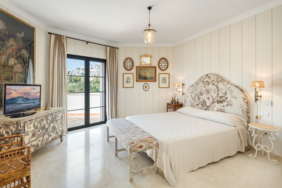 Kitchen detail in 4-bedroom new-build villa, La Quinta, Benahavis